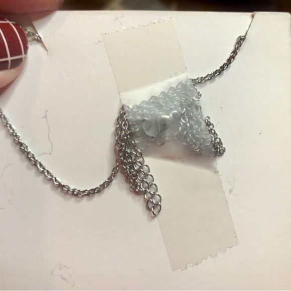 NWOT Heart silver tone pendant and chain 20” -23” - Picture 6 of 6